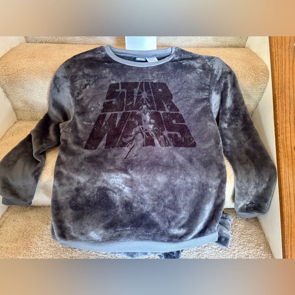 Star Wars Plush Pullover Shirt Sweater Juniors (boy or girl) Large size 11-13